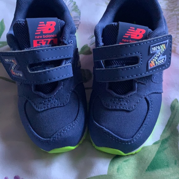 NWOB Toddler 6.5 Wide Velcro New Balance-Vivid - Picture 3 of 5